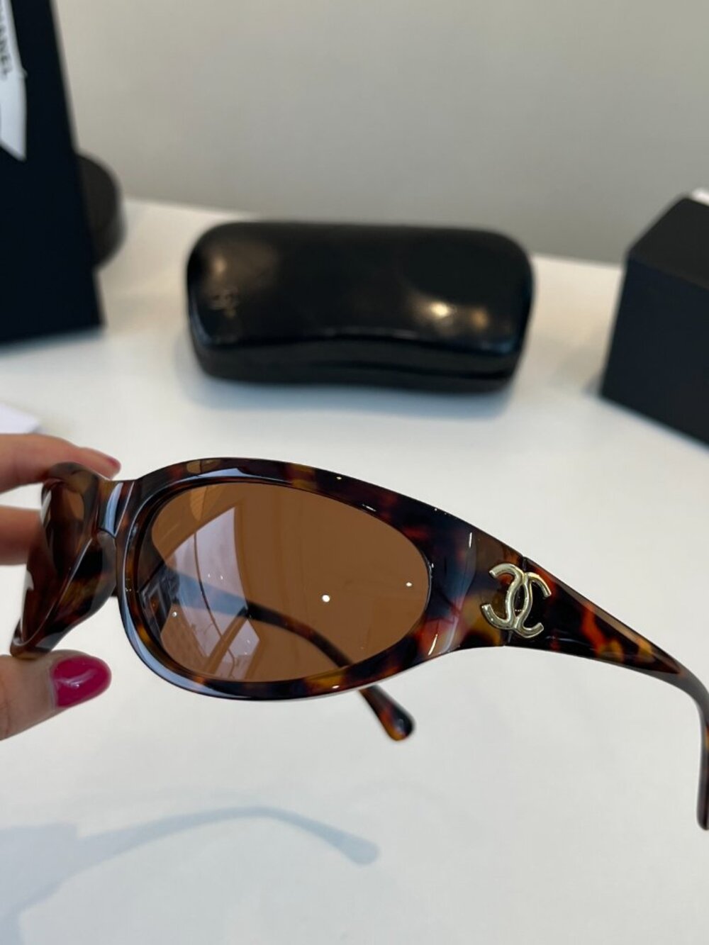 Vintage Chanel gold logo sunglasses - Picture 9 of 10